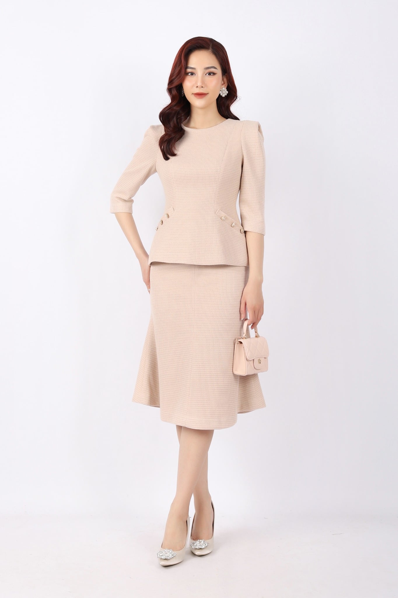 BAD72903 - Áo kiểu công sở vải len dáng peplum cổ tròn tay bồng nhẹ thân đính cúc trang trí khóa thân sau - PANTIO