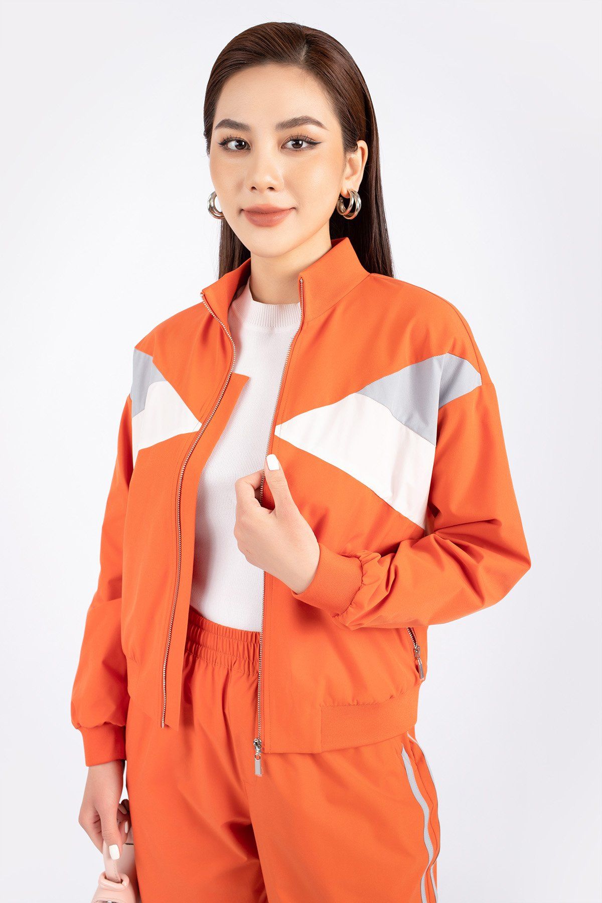 BAD92245 - 2 - Áo khoác thể thao vải gió dáng bom bo chun gấu thân phối màu họa tiết - PANTIO