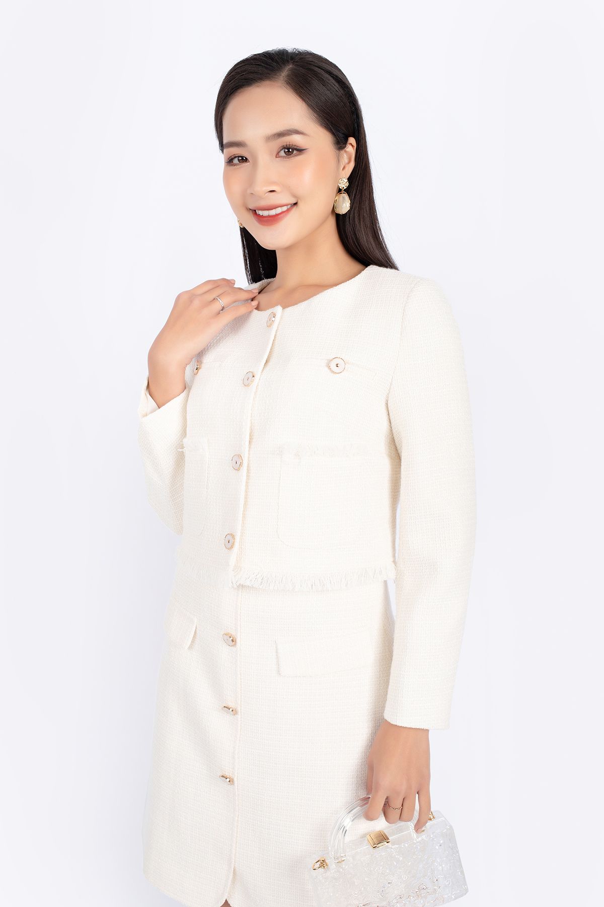 BAD92707 - Áo khoác vải dạ dáng suông cổ tròn cài khuy phối túi rút tua rua trang trí - PANTIO