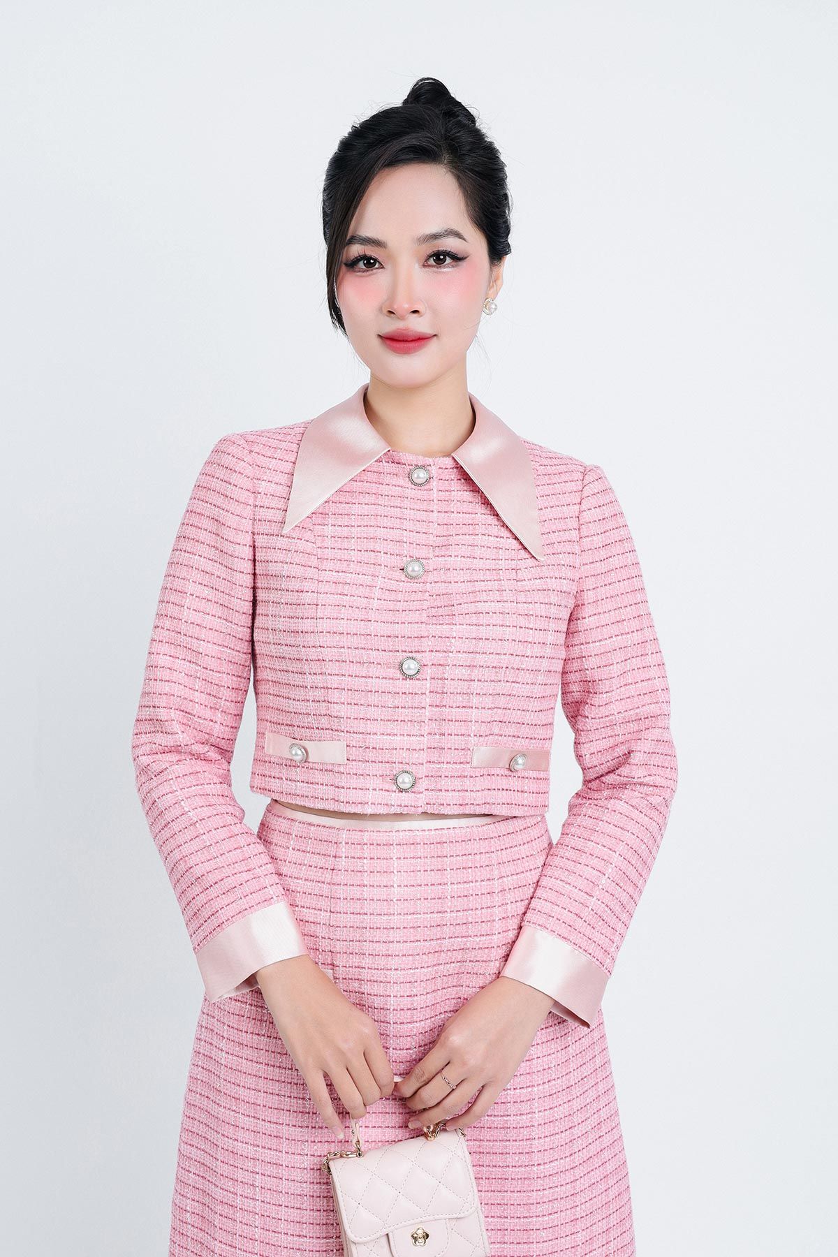 BAD93202 - tylekeo8888 vải dạ tweed cổ đức thân đính khuy đá trang trí - tỷ lệ kèo 8899