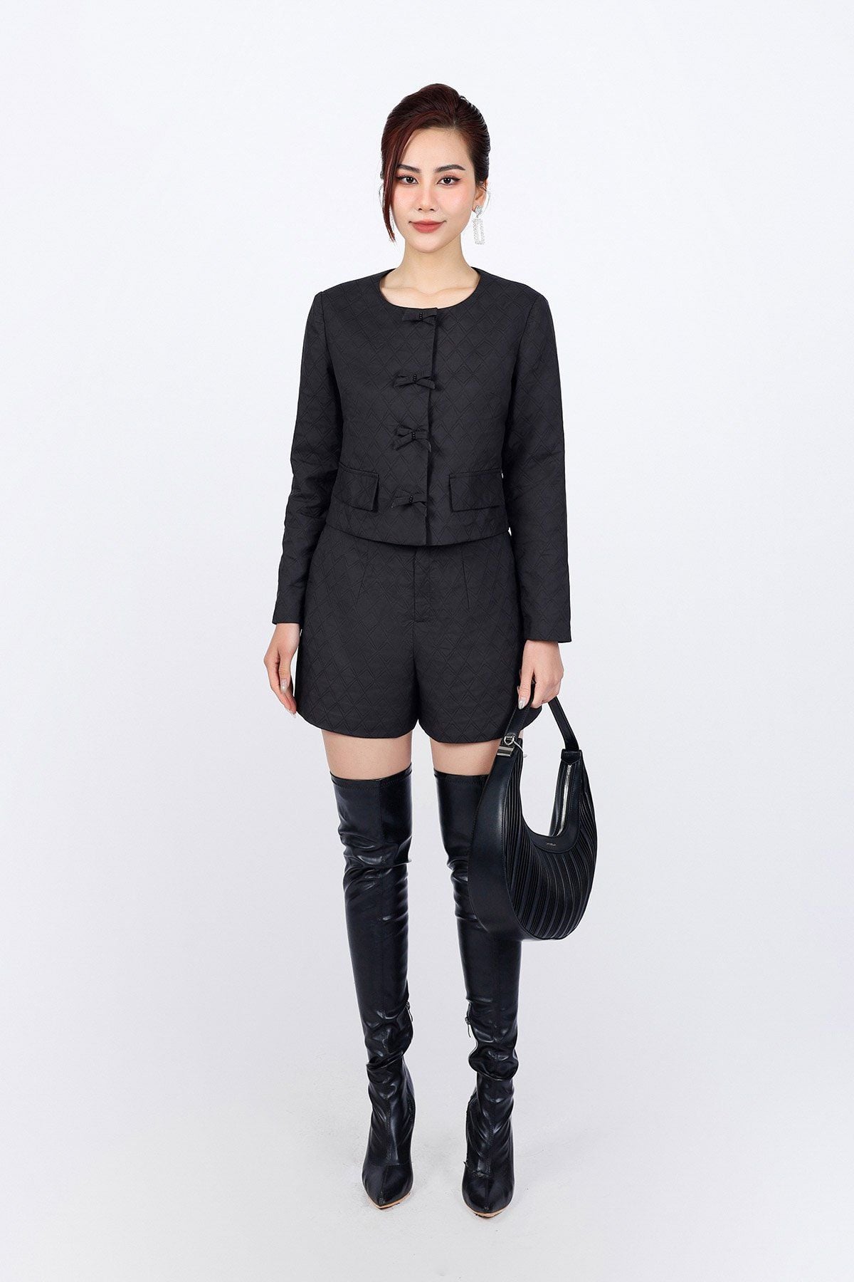 BAD93226 - Áo khoác kiểu công sở vải gió dáng ngắn cổ tròn thân áo đính nơ tạo kiểu - PANTIO