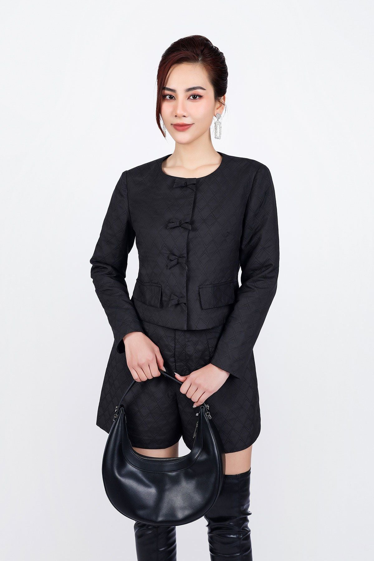 BAD93226 - Áo khoác kiểu công sở vải gió dáng ngắn cổ tròn thân áo đính nơ tạo kiểu - PANTIO