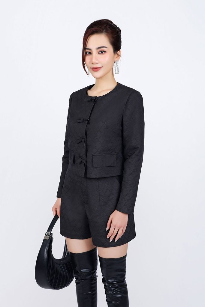 BAD93226 - Áo khoác kiểu công sở vải gió dáng ngắn cổ tròn thân áo đính nơ tạo kiểu - PANTIO