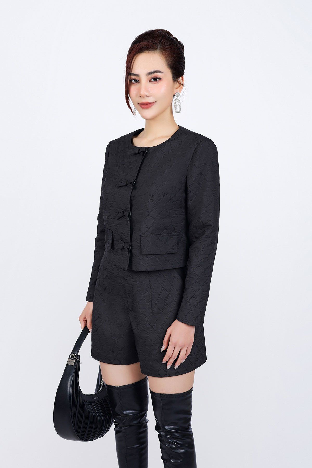 BAD93226 - Áo khoác kiểu công sở vải gió dáng ngắn cổ tròn thân áo đính nơ tạo kiểu - PANTIO