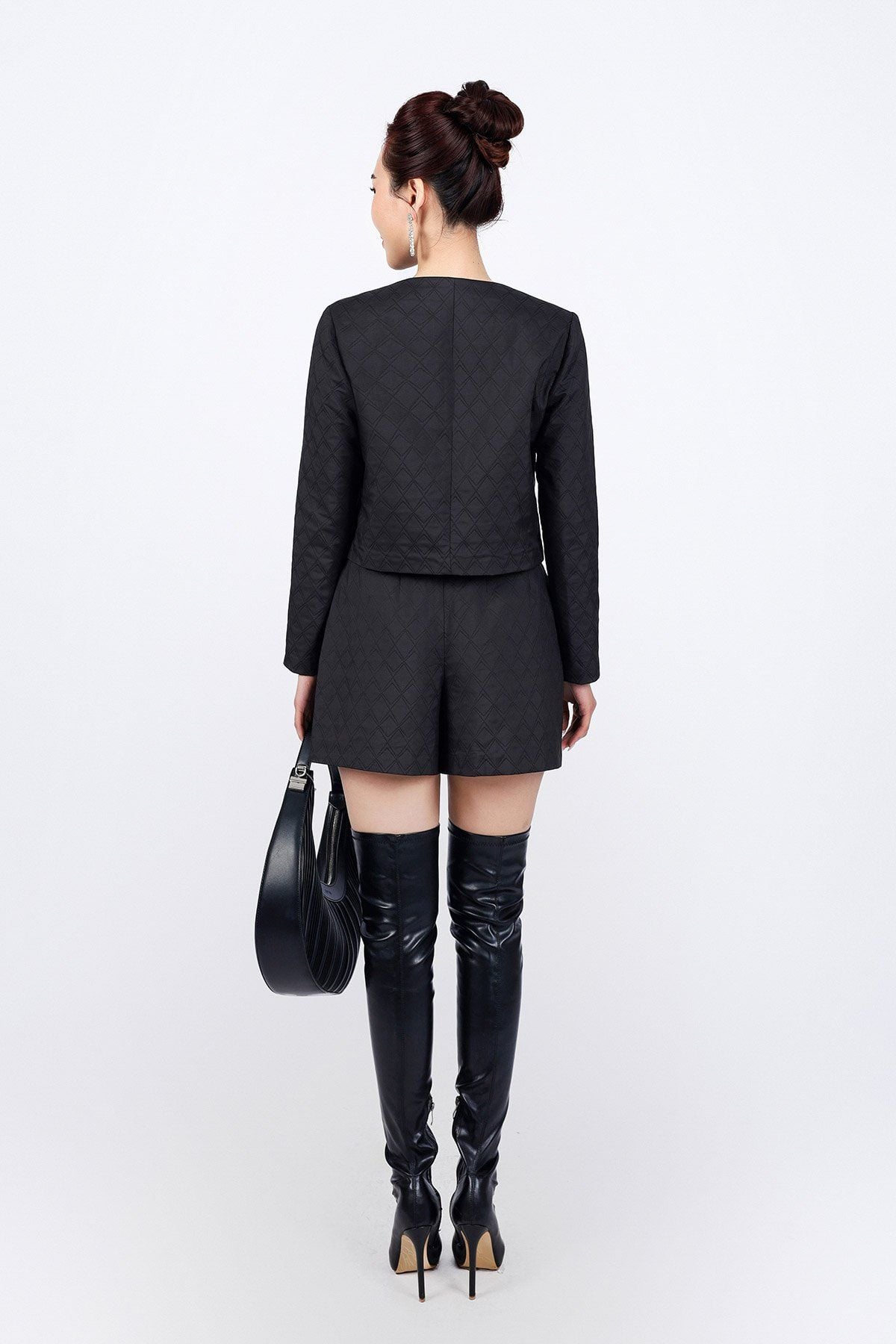 BAD93226 - Áo khoác kiểu công sở vải gió dáng ngắn cổ tròn thân áo đính nơ tạo kiểu - PANTIO