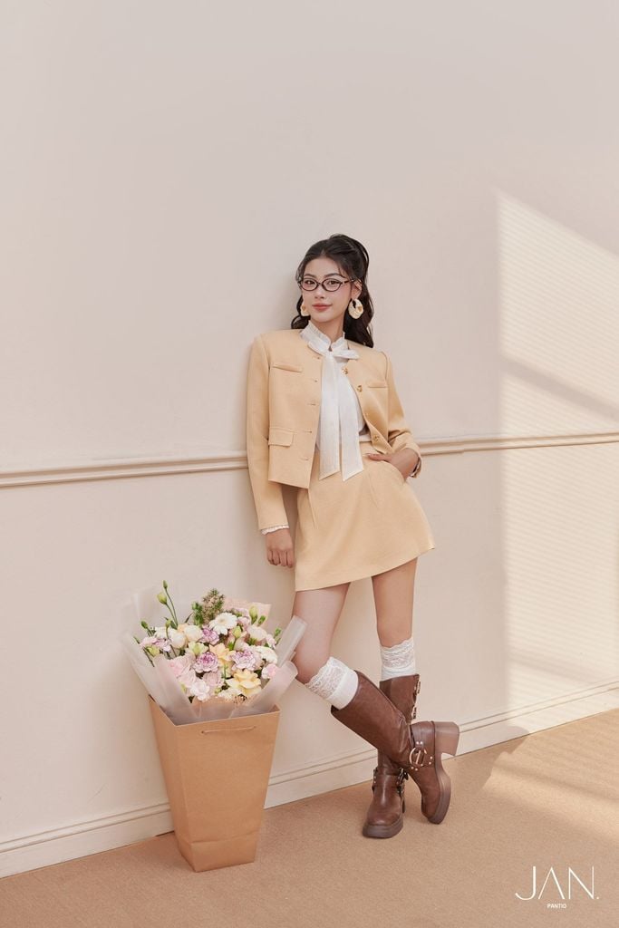 BJN93369 - Chân váy dáng A ngắn, cạp liền, chiết ly eo, khóa sau - JAN.