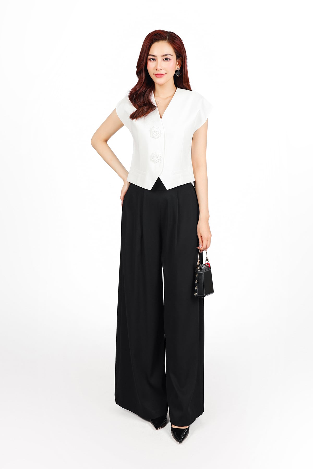 BAK13293 - Áo kiểu công sở vải thô nhung dáng lửng cổ xẻ V vai chờm thân áo đính hoa tạo kiểu - PANTIO