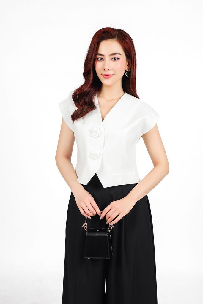 BAK13293 - Áo kiểu công sở vải thô nhung dáng lửng cổ xẻ V vai chờm thân áo đính hoa tạo kiểu - PANTIO