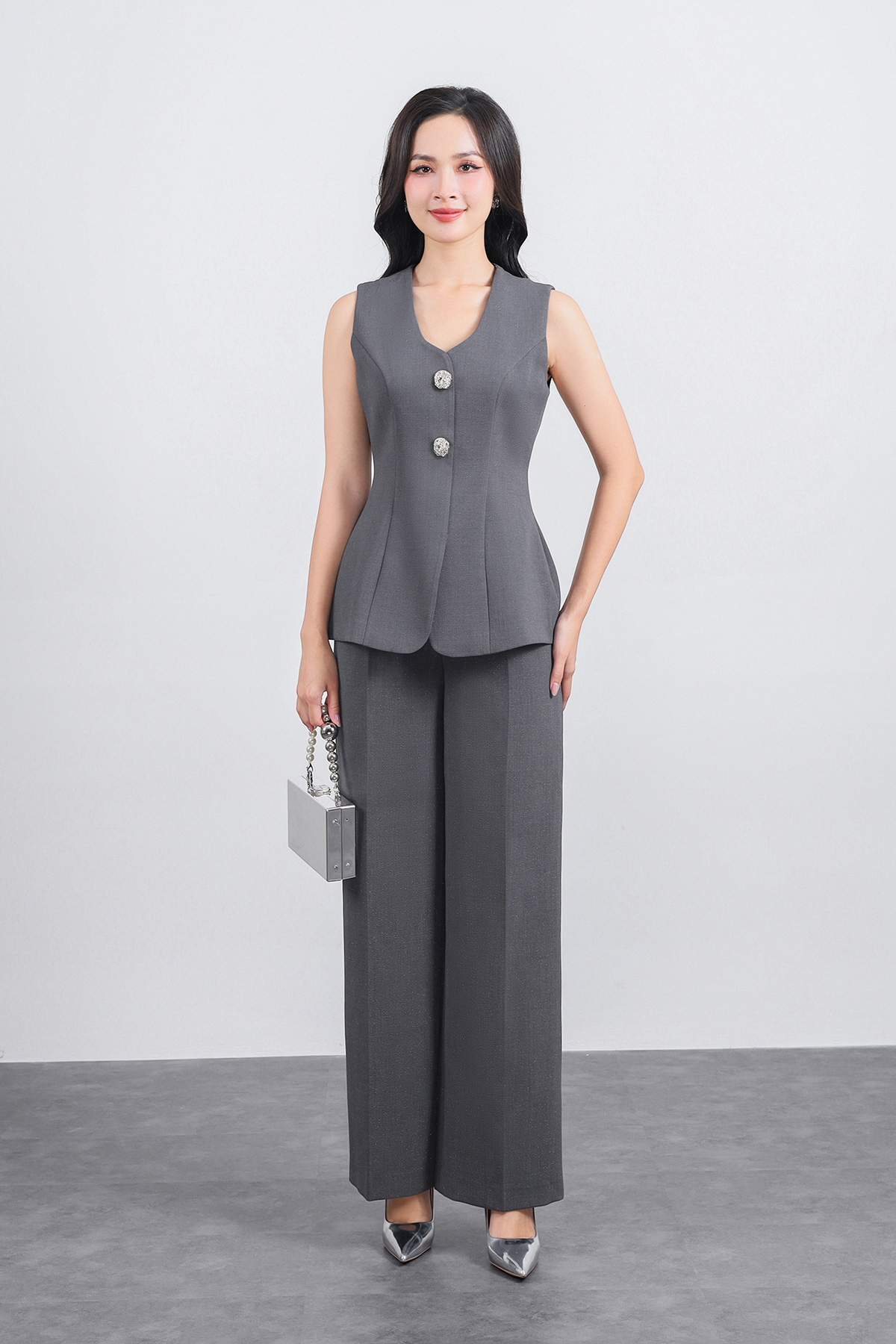 BAK13299 - Áo kiểu công sở vải thô ánh nhũ dáng ôm cổ xẻ sâu không tay ngực áo phối kim loại thời trang - PANTIO