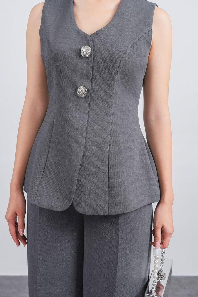 BAK13299 - Áo kiểu công sở vải thô ánh nhũ dáng ôm cổ xẻ sâu không tay ngực áo phối kim loại thời trang - PANTIO