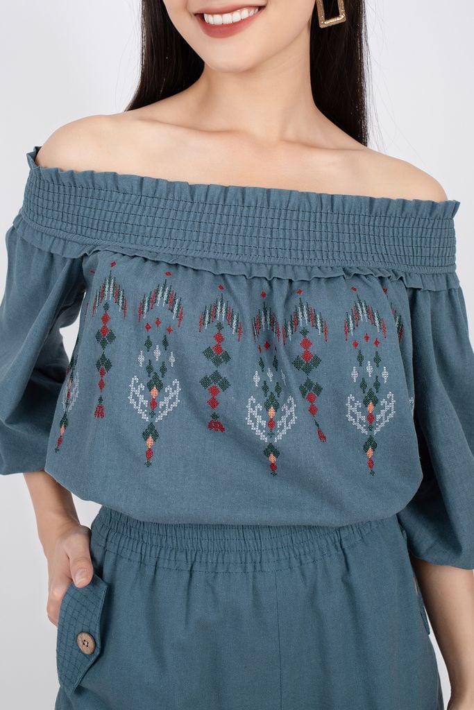 BAK32648 - Áo kiểu dạo phố vải linen dáng Xoè trễ vai bo chun thân phối hình thêu - PANTIO