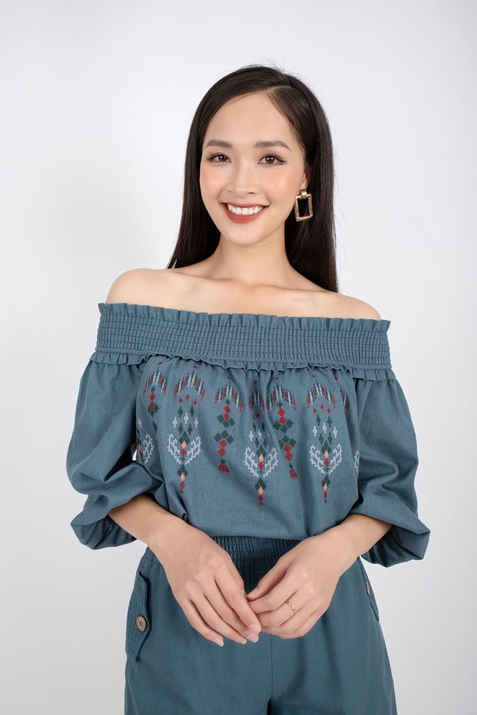 BAK32648 - Áo kiểu dạo phố vải linen dáng Xoè trễ vai bo chun thân phối hình thêu - PANTIO