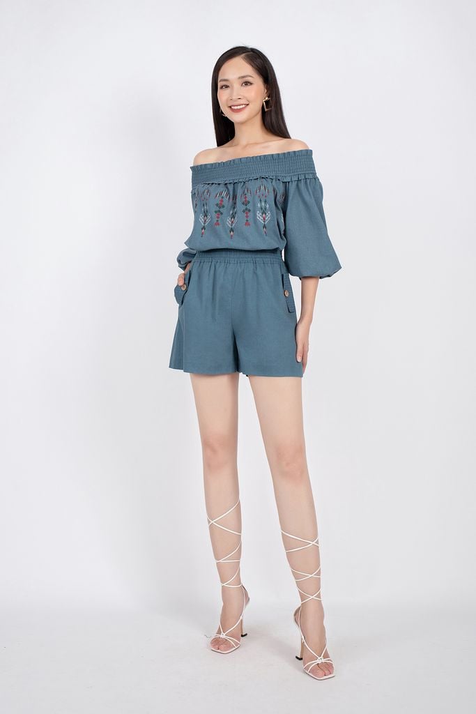 BAK32648 - Áo kiểu dạo phố vải linen dáng Xoè trễ vai bo chun thân phối hình thêu - PANTIO