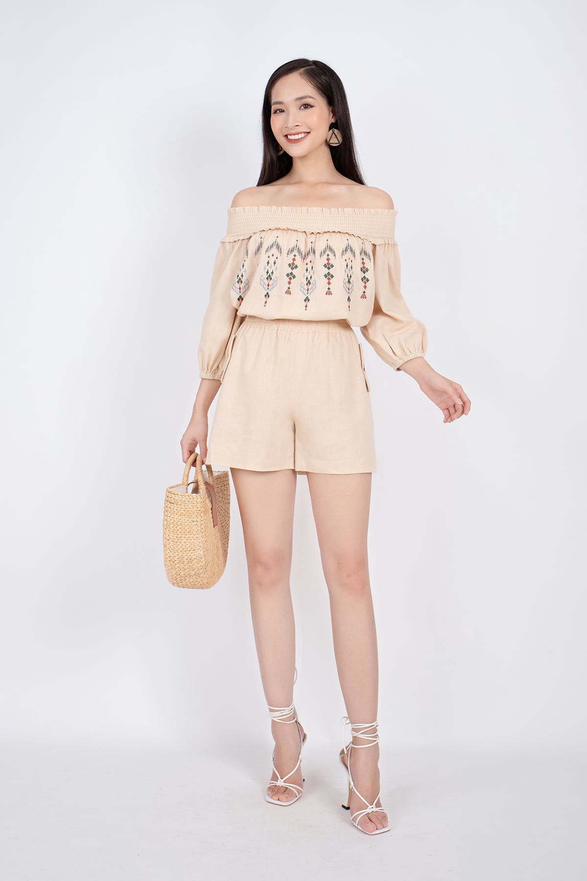 BAK32648 - Áo kiểu dạo phố vải linen dáng Xoè trễ vai bo chun thân phối hình thêu - PANTIO