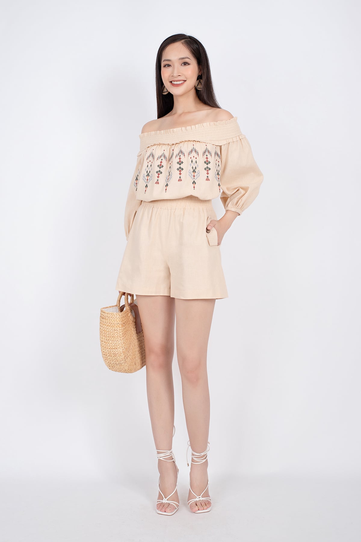BAK32648 - Áo kiểu dạo phố vải linen dáng Xoè trễ vai bo chun thân phối hình thêu - PANTIO