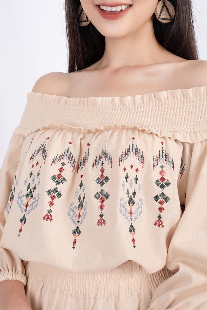 BAK32648 - Áo kiểu dạo phố vải linen dáng Xoè trễ vai bo chun thân phối hình thêu - PANTIO