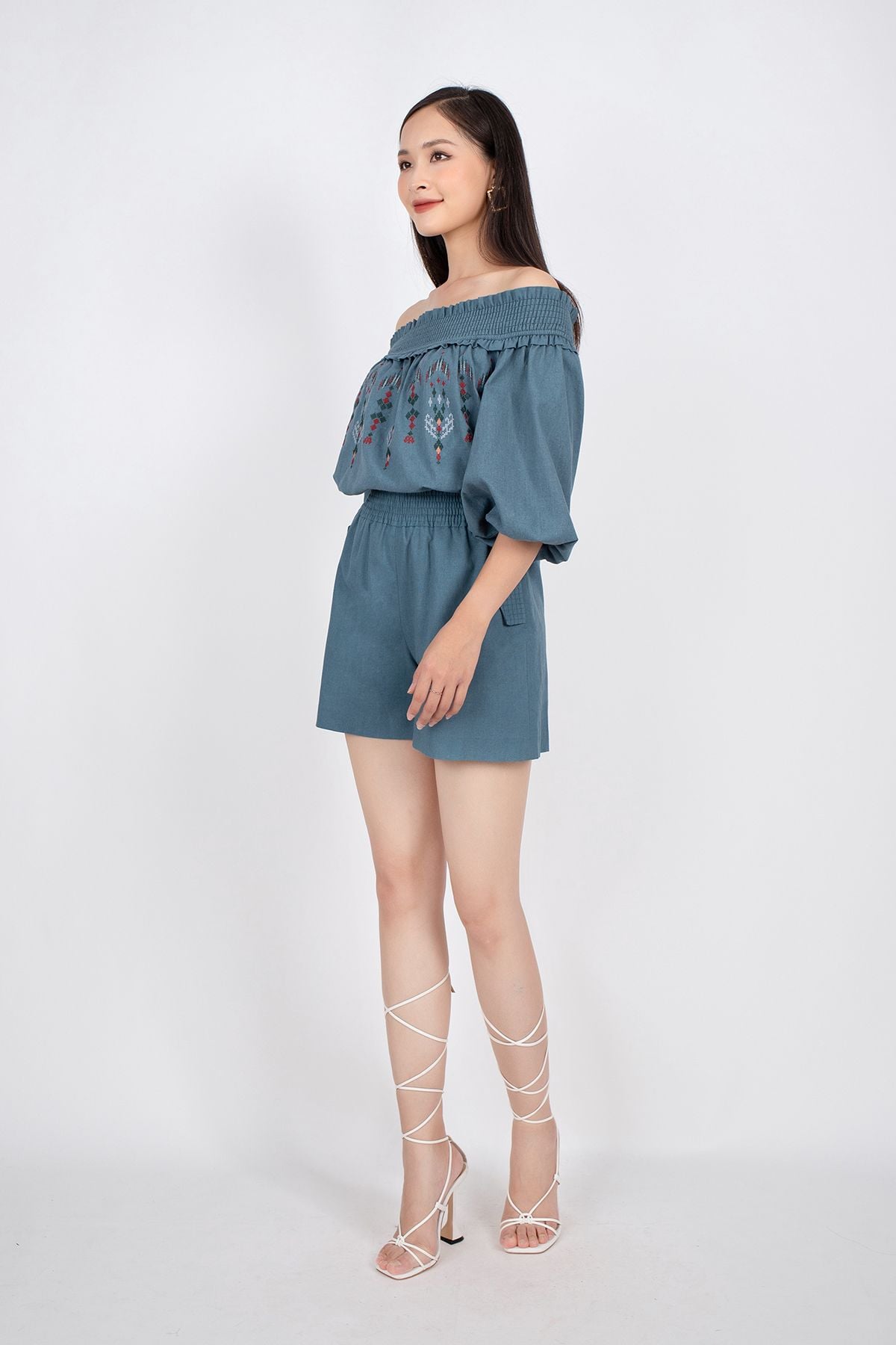 BAK32648 - Áo kiểu dạo phố vải linen dáng Xoè trễ vai bo chun thân phối hình thêu - PANTIO