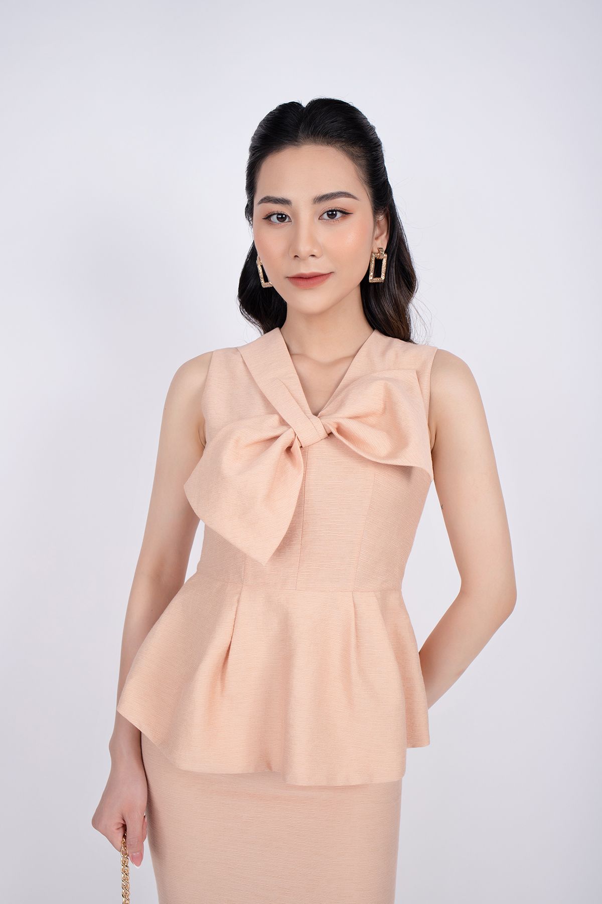 BAK32726 - Áo công sở vải thô dáng peplum cổ V xếp nơ 3D - PANTIO