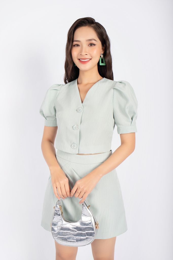 BAK32779 - Áo kiểu công sở vải thô dáng croptop cổ V cài khuy tay bồng - PANTIO