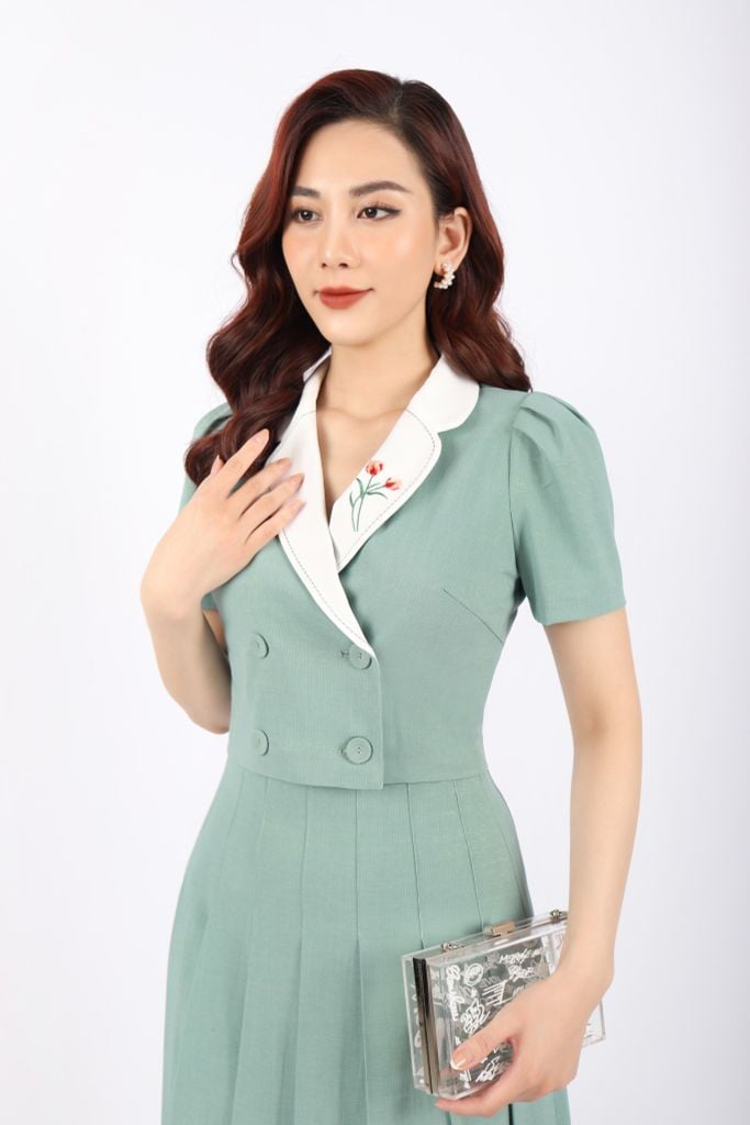 BAK32832 - Áo kiểu công sở vải tuytsi dáng croptop cổ vạt chồng phối vải thô trắng thêu họa tiết trang trí - PANTIO