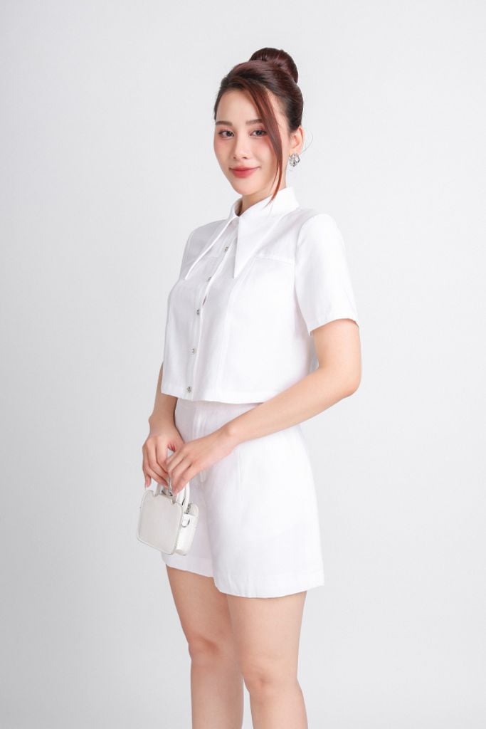 BAK33062 - Áo sơ mi dạo phố vải thô dáng lửng cổ đức to bản - PANTIO