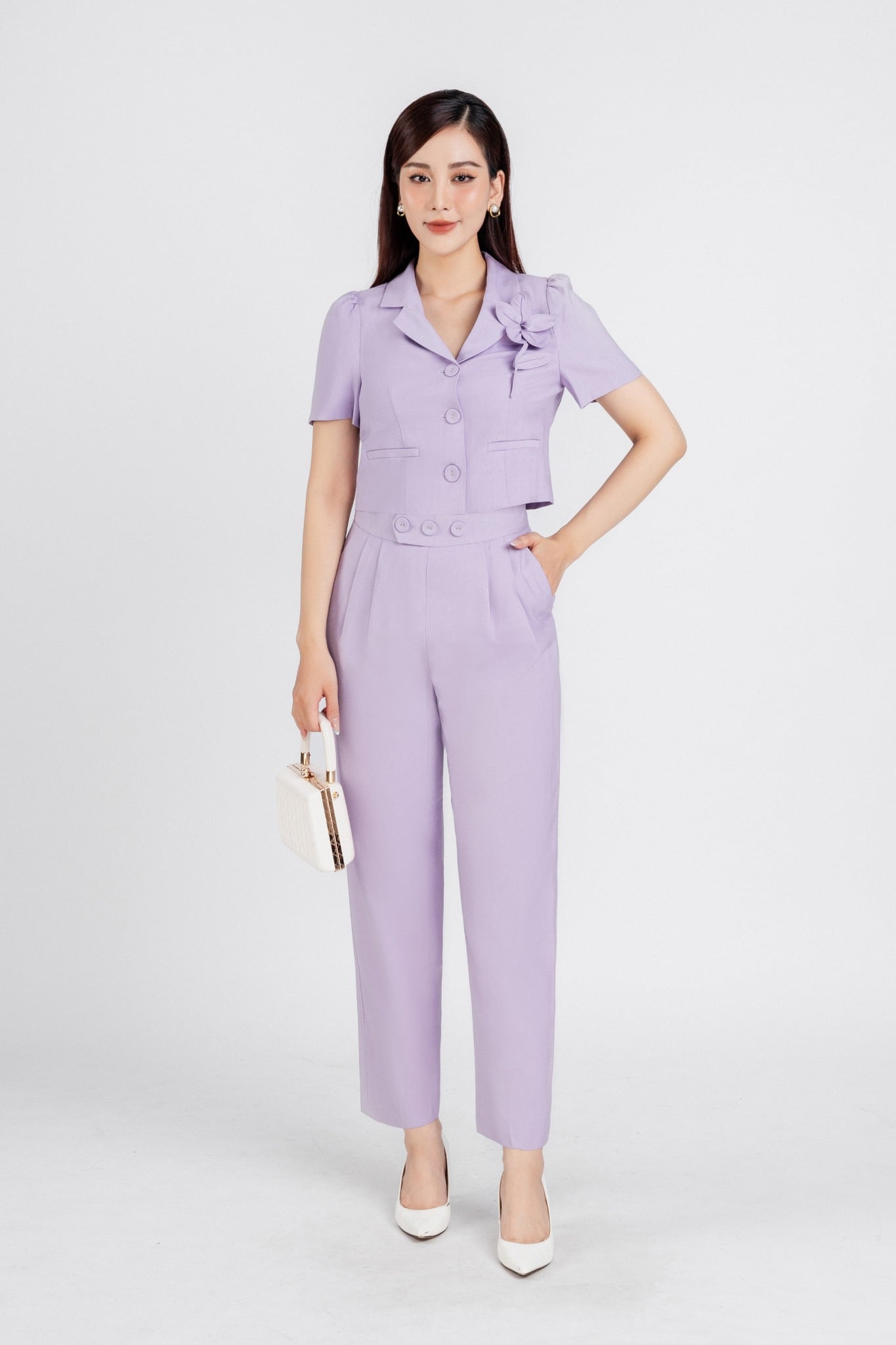 BAK33093 - áo kiểu công sở vải thô lót 1 lớp habutai cổ đức dáng lửng phối khuy bọc kèm hoa trang trí tạo kiểu vai bồng nhẹ - PANTIO