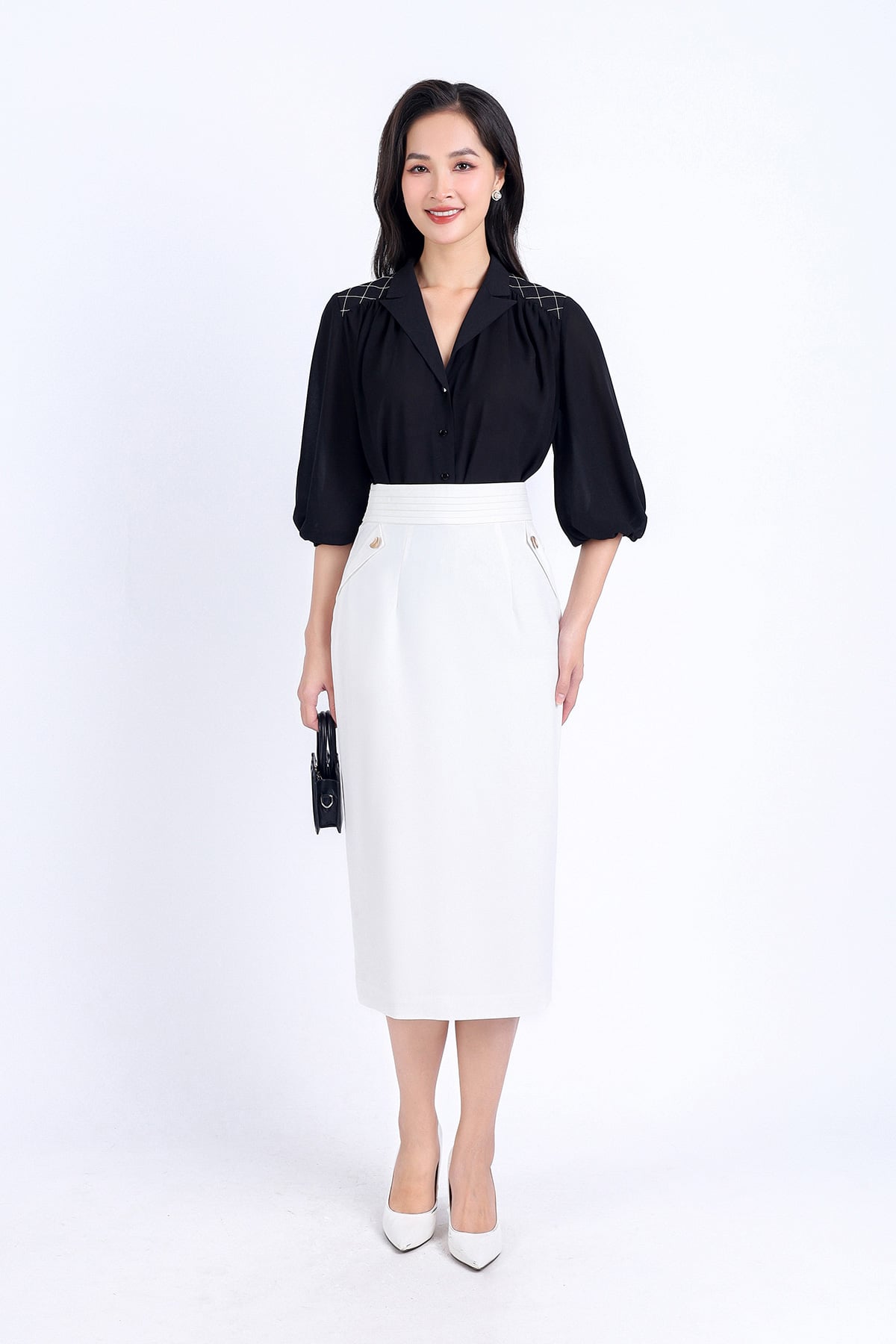 BAK33136 - Áo sơ mi kiểu công sở vải phi cát dáng suông cổ hai ve vai thêu hoạ tiết kẻ caro tay lửng gấu tay bo chun cài khuy thân trước - PANTIO