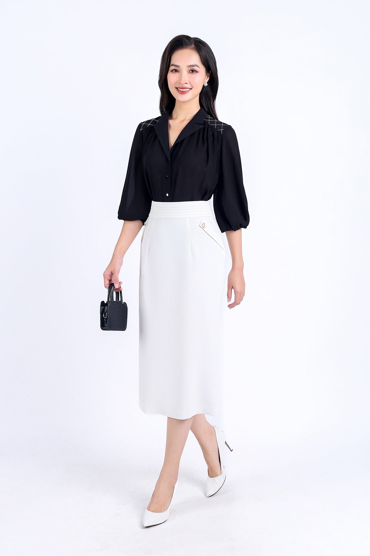 BAK33136 - Áo sơ mi kiểu công sở vải phi cát dáng suông cổ hai ve vai thêu hoạ tiết kẻ caro tay lửng gấu tay bo chun cài khuy thân trước - PANTIO