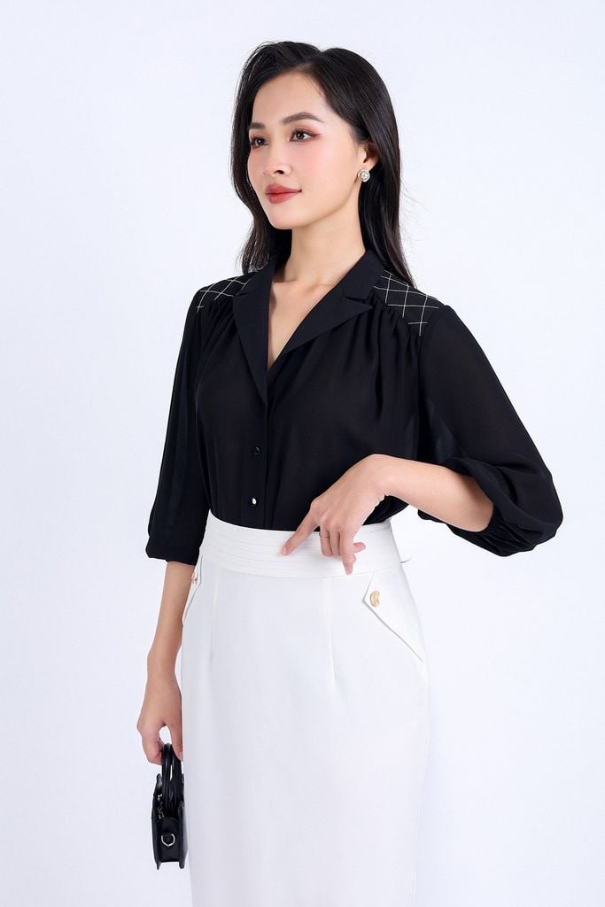 BAK33136 - Áo sơ mi kiểu công sở vải phi cát dáng suông cổ hai ve vai thêu hoạ tiết kẻ caro tay lửng gấu tay bo chun cài khuy thân trước - PANTIO