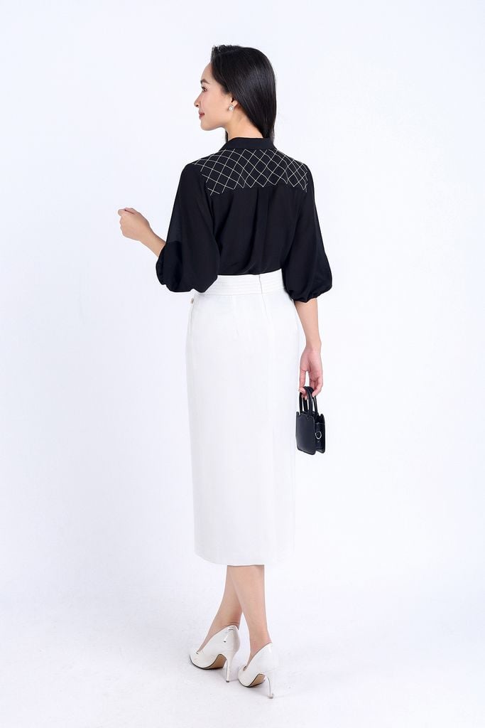 BAK33136 - Áo sơ mi kiểu công sở vải phi cát dáng suông cổ hai ve vai thêu hoạ tiết kẻ caro tay lửng gấu tay bo chun cài khuy thân trước - PANTIO
