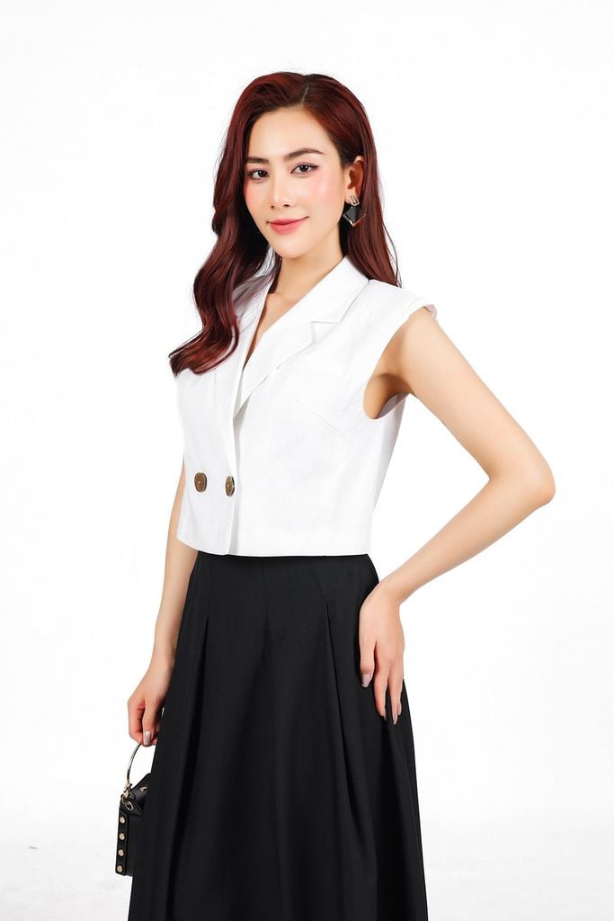 BAK33425 - Áo kiểu công sở vải linen dáng lửng cổ hai ve vai chờm có đệm vai thân thân áo đính khuy tạo kiểu - PANTIO