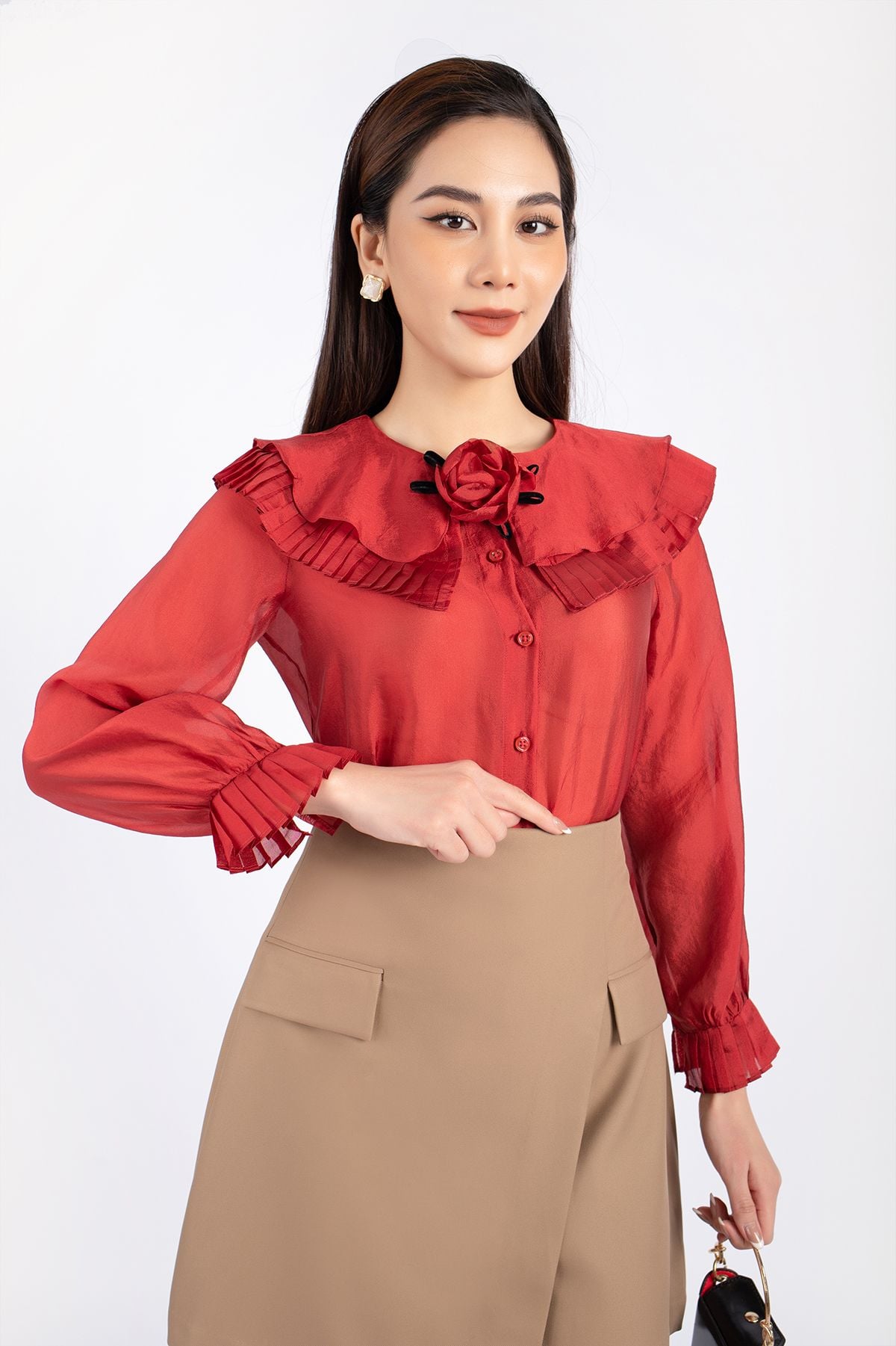 BAK72691 - Áo kiểu công sở vải tơ dáng suông cổ bèo hai tầng phối hoa cài trang trí cửa tay loe bo chun - PANTIO