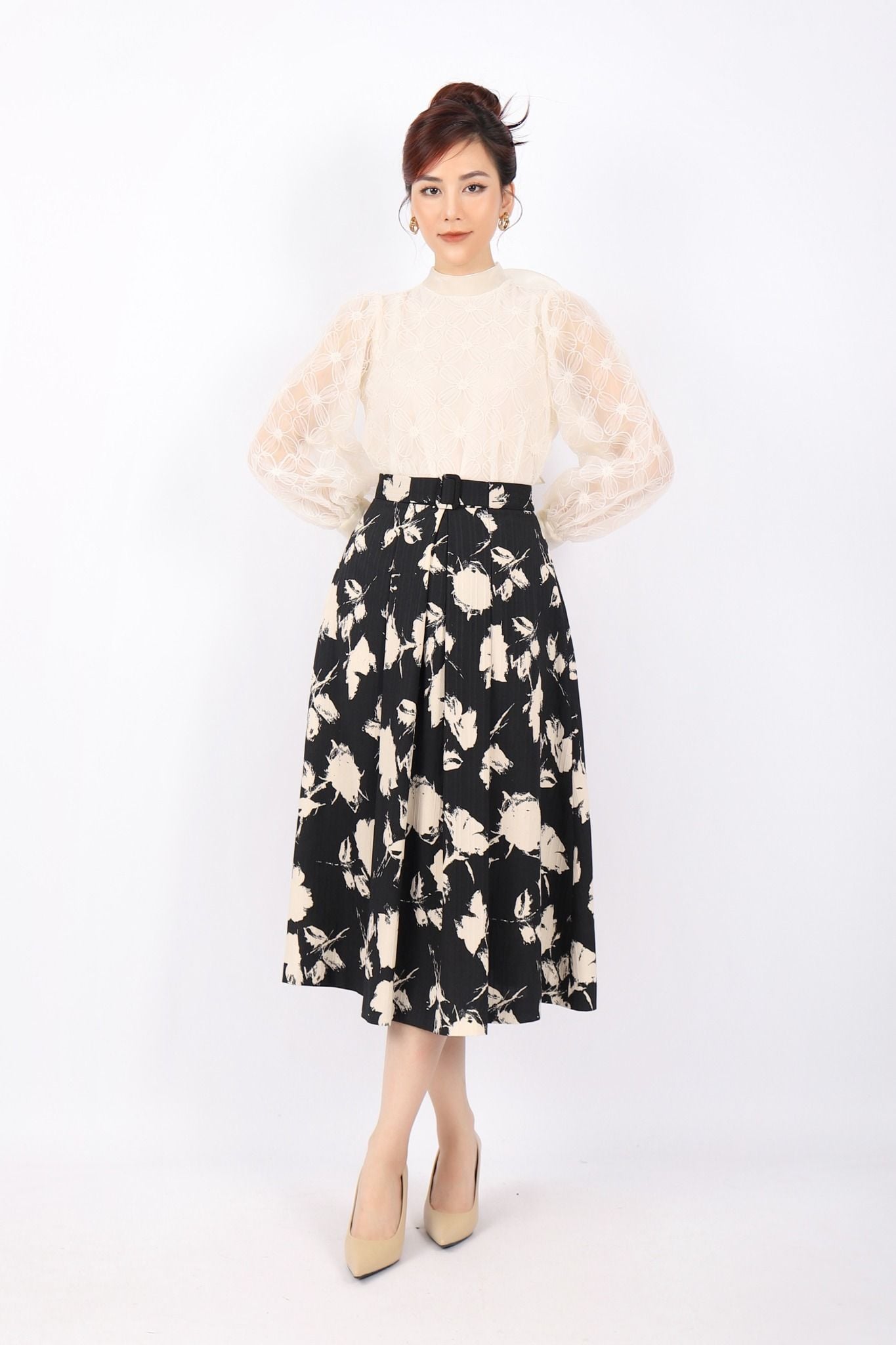 BAK72888 - Áo kiểu công sở vải ren lưới dáng suông cổ tròn bẻ phối vải voan buộc nơ thân sau tay bồng - PANTIO