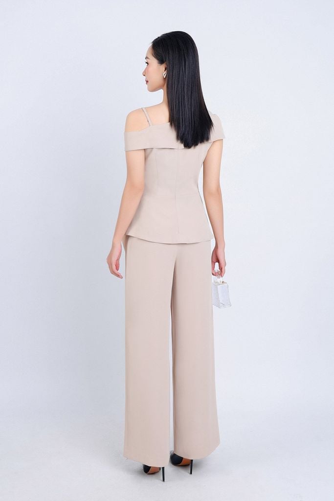 BAK73182 - Áo kiểu công sở vải tuyp xy hai lớp lót habutai cổ lệch trễ vai eo đính vạt bất đối xứng phối đá kim loại trang trí - PANTIO
