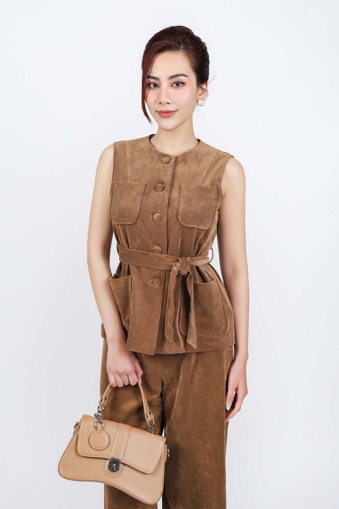 BAK93250 - Áo kiểu gile vải nhung cổ tròn thân áo đính khuy bọc có túi kèm dây đai thời trang - PANTIO