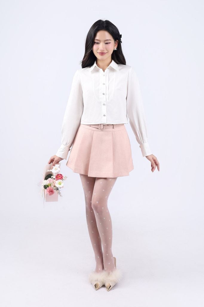BAK93363 - Áo sơ mi dáng croptop, cổ đức, tay bồng có măng séc, nẹp cài khuy, ly bong ở nẹp - JAN.