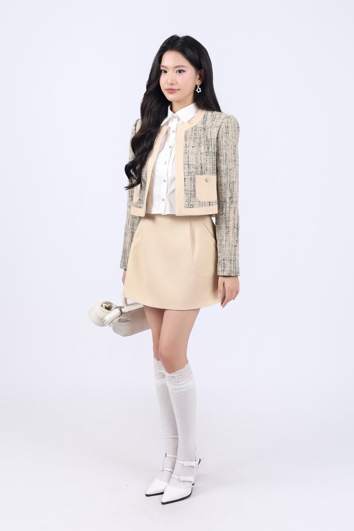 FKM9700 - Áo khoác dáng croptop, cổ tròn, túi ốp, tay dài, phối vải thân trước - JAN.