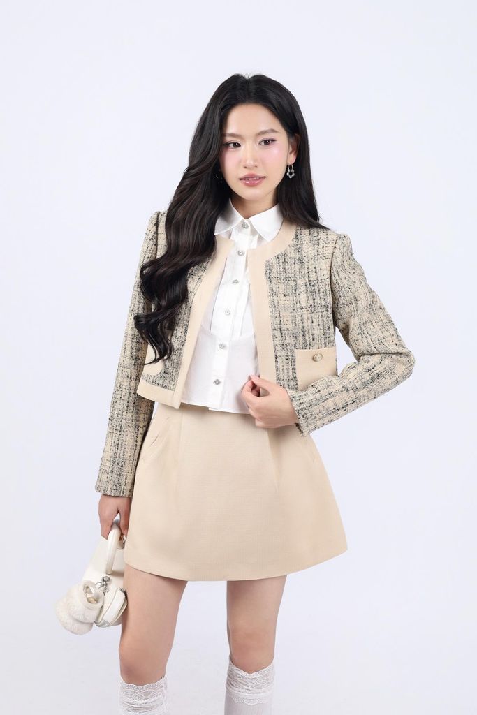 FKM9700 - Áo khoác dáng croptop, cổ tròn, túi ốp, tay dài, phối vải thân trước - JAN.