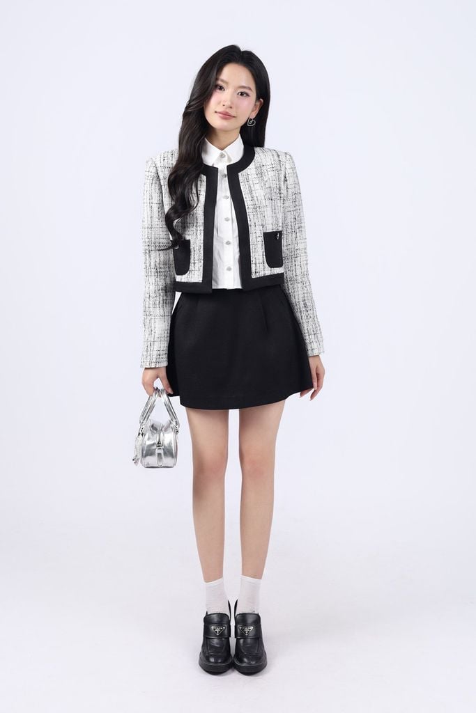 FKM9700 - Áo khoác dáng croptop, cổ tròn, túi ốp, tay dài, phối vải thân trước - JAN.