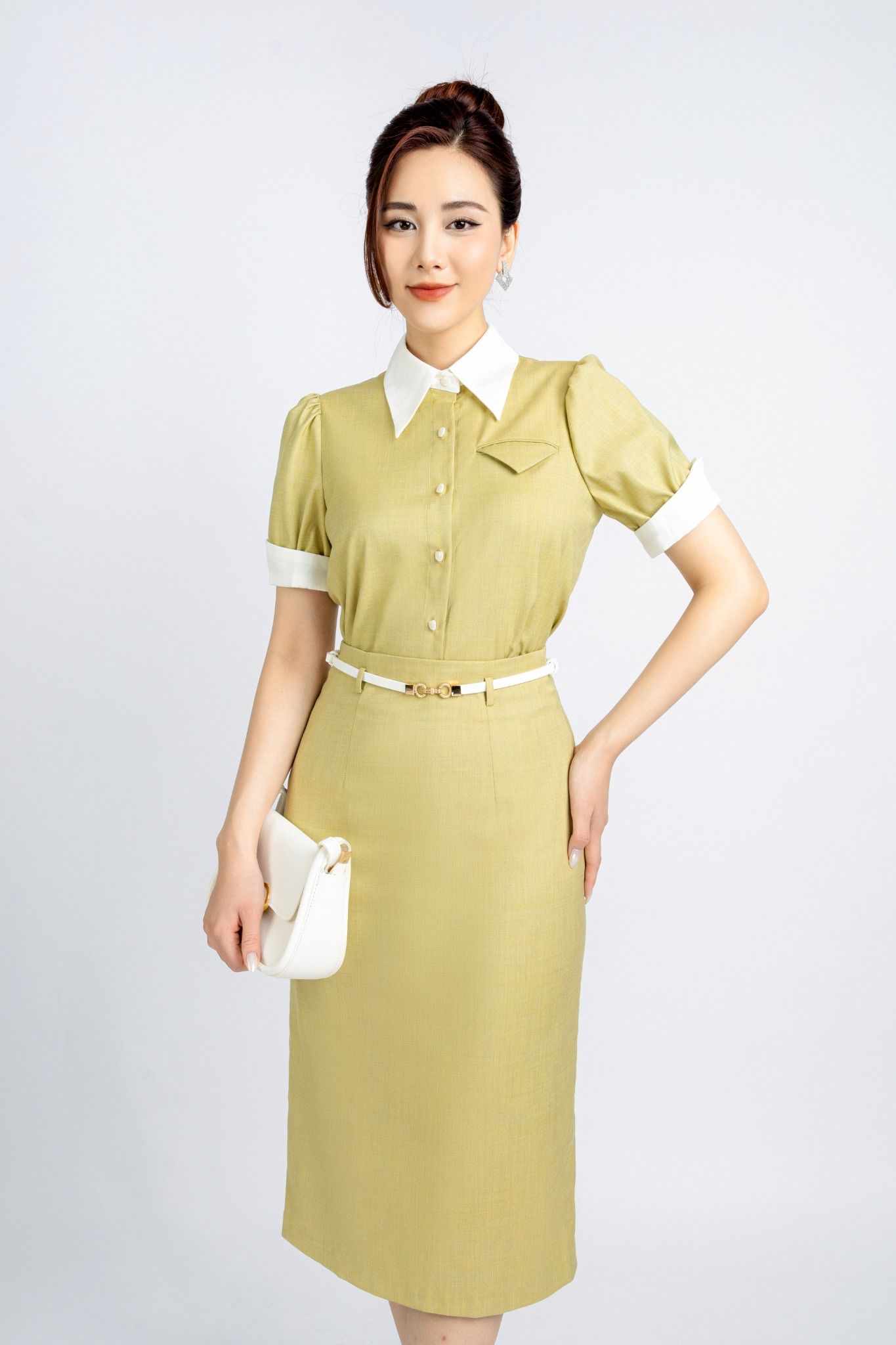 BAS13004 - Áo kiểu công sở vải thô dáng ôm cổ đức phối vải khác màu tạo kiểu tay bồng nhẹ - PANTIO