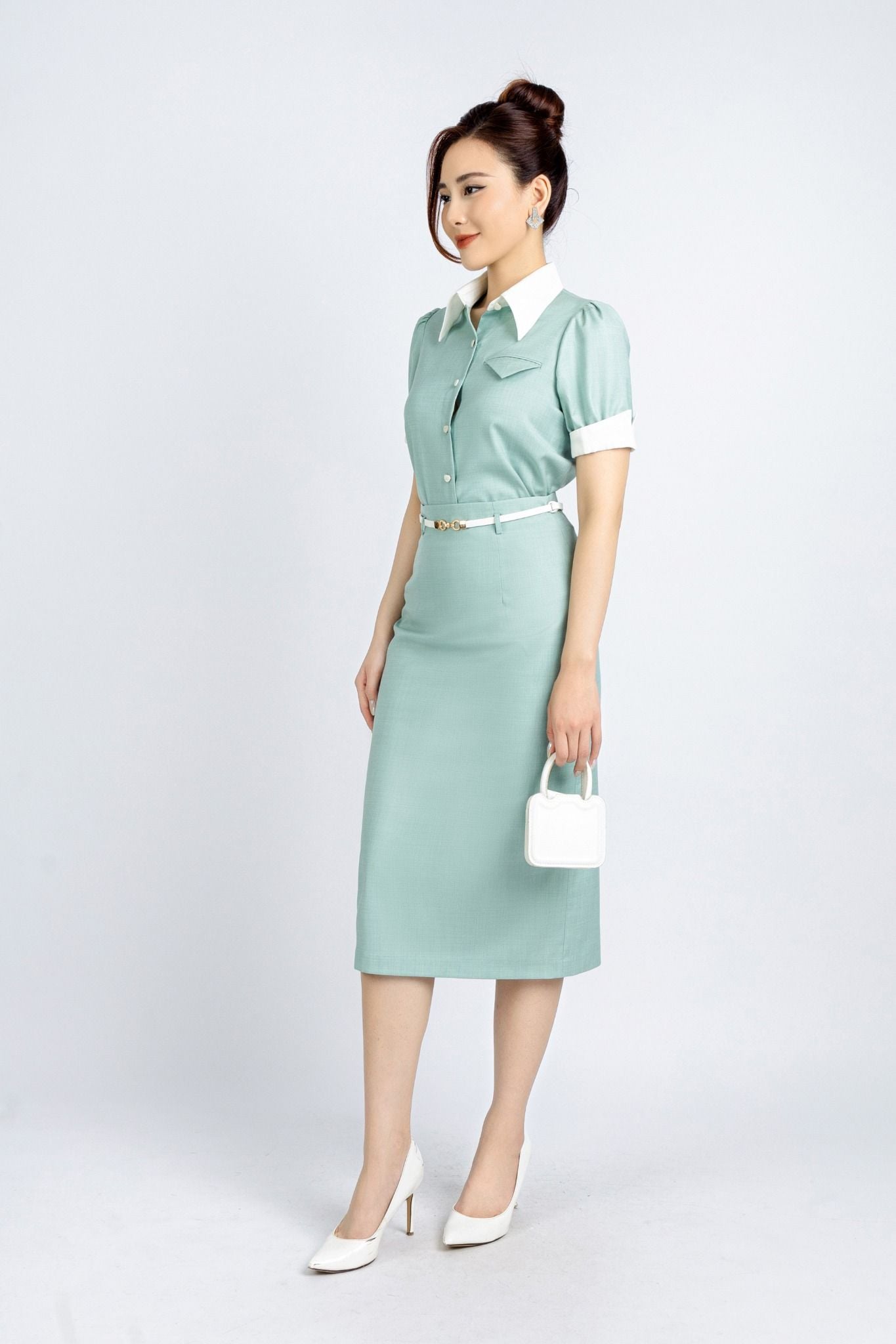 BAS13004 - Áo kiểu công sở vải thô dáng ôm cổ đức phối vải khác màu tạo kiểu tay bồng nhẹ - PANTIO