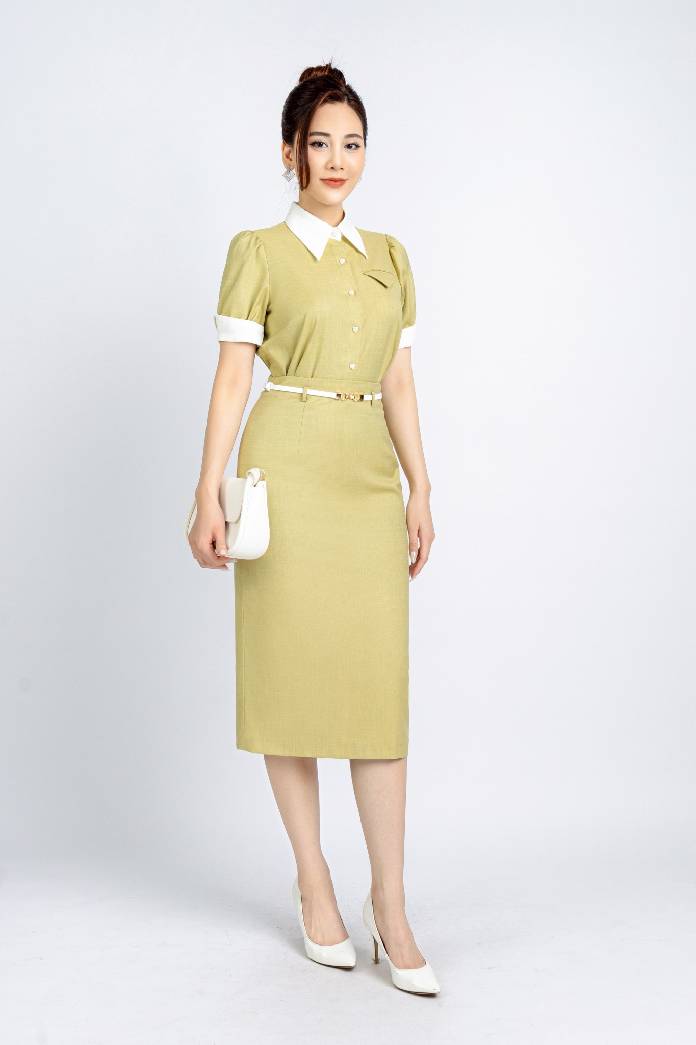 BAS13004 - Áo kiểu công sở vải thô dáng ôm cổ đức phối vải khác màu tạo kiểu tay bồng nhẹ - PANTIO