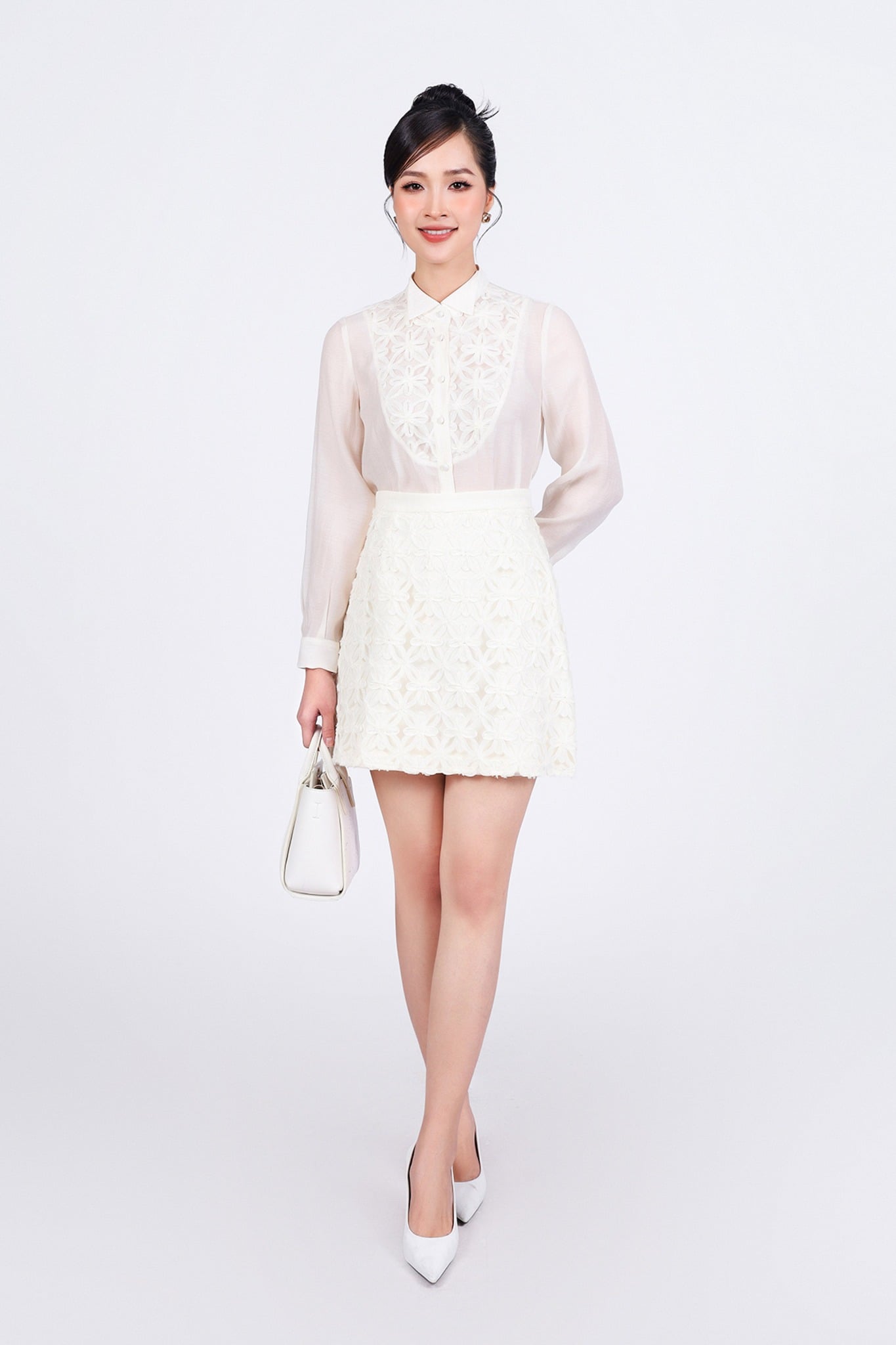 BJN13283 - Chân váy ngắn vải tơ hai lớp phối ren hoa dáng A khoá thân sau - PANTIO