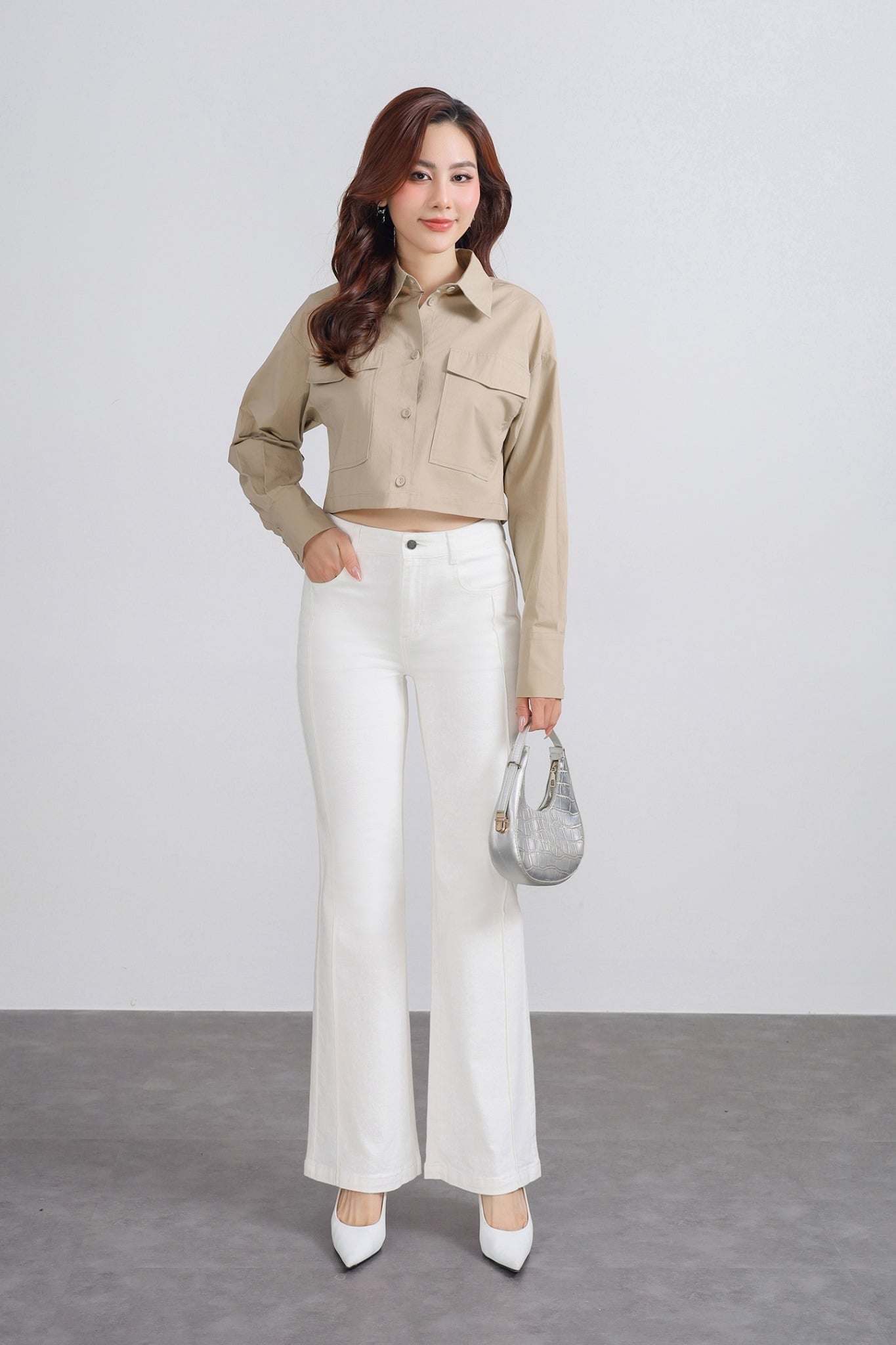 BAS13292 - Áo sơ mi kiểu vải thô kate dáng croptop cổ đức tay phối măng sec ngực áo có túi tạo kiểu - PANTIO