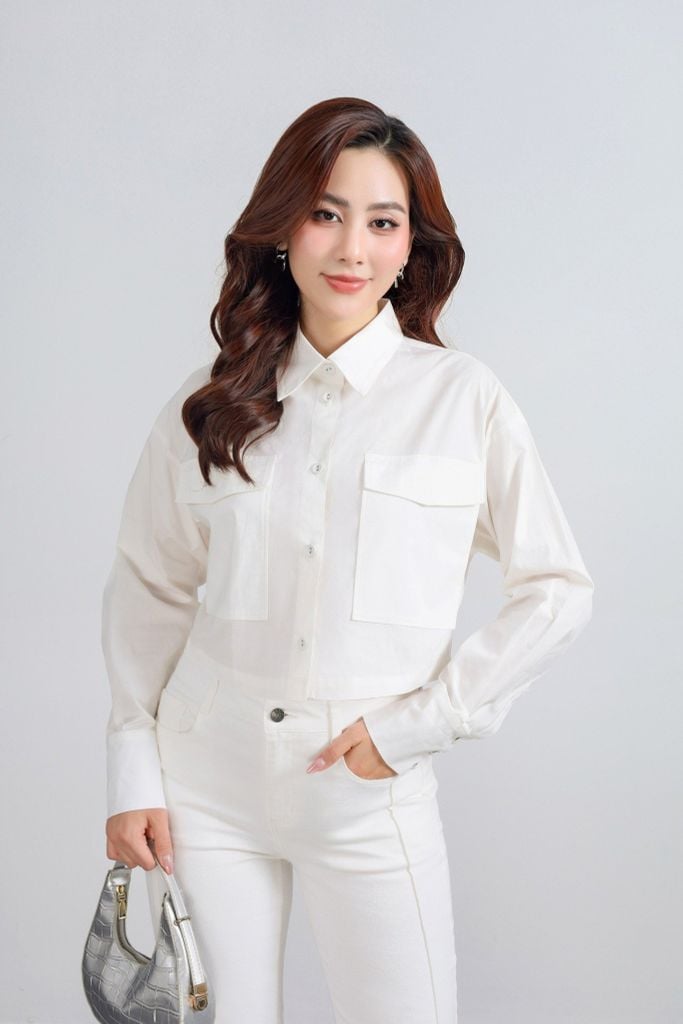 BAS13292 - Áo sơ mi kiểu vải thô kate dáng croptop cổ đức tay phối măng sec ngực áo có túi tạo kiểu - PANTIO