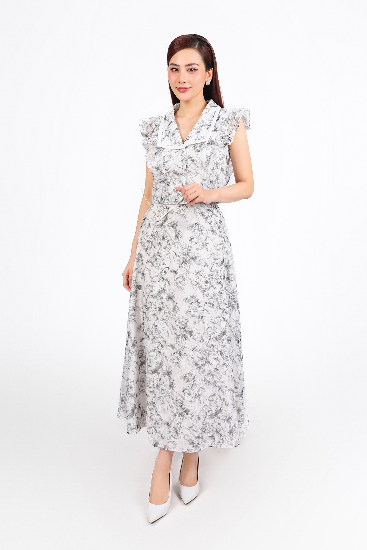 BAS13373 - Áo sơ mi công sở vải voan hoa dáng croptop cổ kiểu vai cánh tiên cài khuy trước - PANTIO