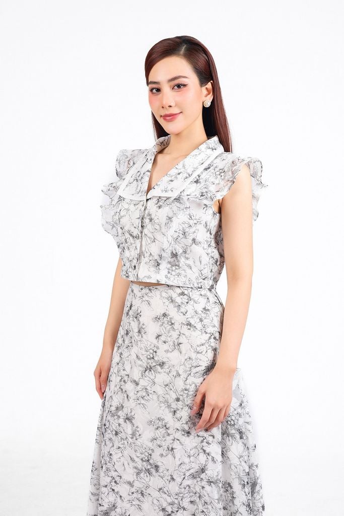 BAS13373 - Áo sơ mi công sở vải voan hoa dáng croptop cổ kiểu vai cánh tiên cài khuy trước - PANTIO