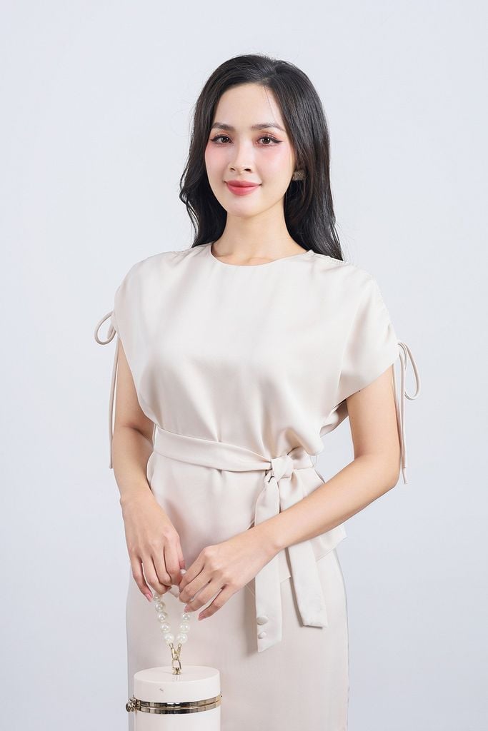 BAS13375 - Áo sơ mi công sở vải tuyp xy dáng suông cổ tròn vai chờm phối dây rút gấu áo vạt lệch tạo kiểu kèm dây đai - PANTIO