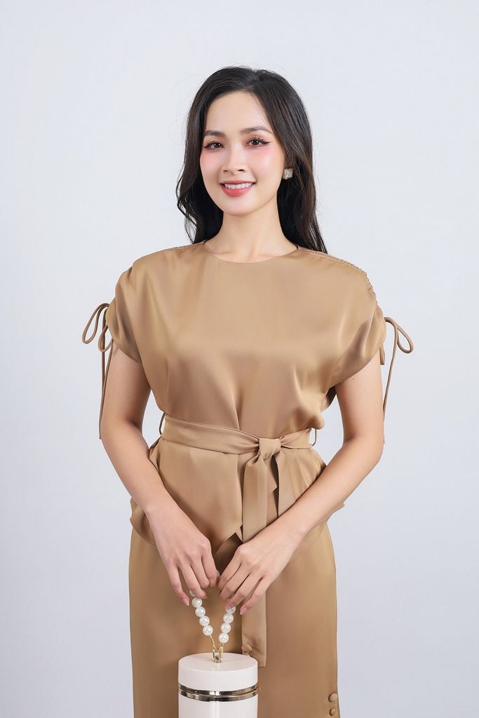BAS13375 - Áo sơ mi công sở vải tuyp xy dáng suông cổ tròn vai chờm phối dây rút gấu áo vạt lệch tạo kiểu kèm dây đai - PANTIO