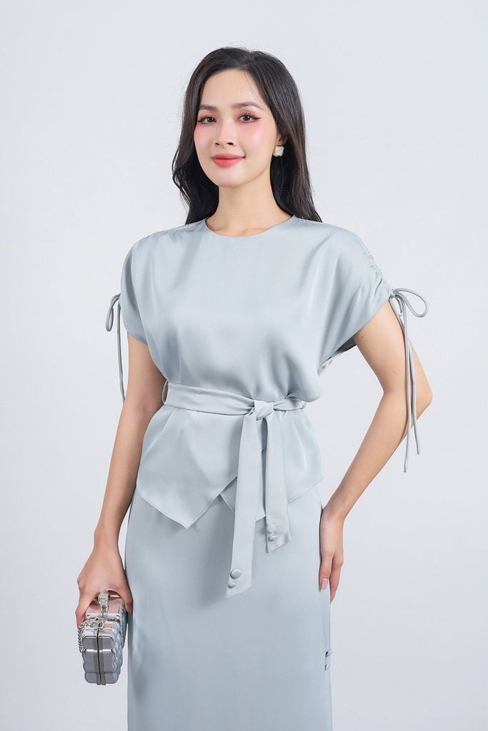 BAS13375 - Áo sơ mi công sở vải tuyp xy dáng suông cổ tròn vai chờm phối dây rút gấu áo vạt lệch tạo kiểu kèm dây đai - PANTIO